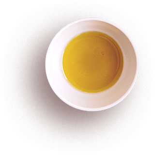 vue de dessus d'un bol blanc contant de l'huile